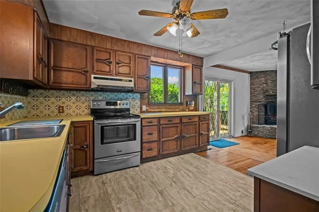 16 Laurel Lane Warren RI 02885