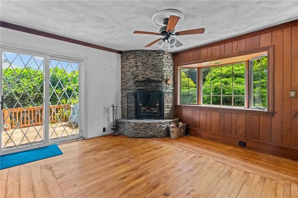 16 Laurel Lane Warren RI 02885