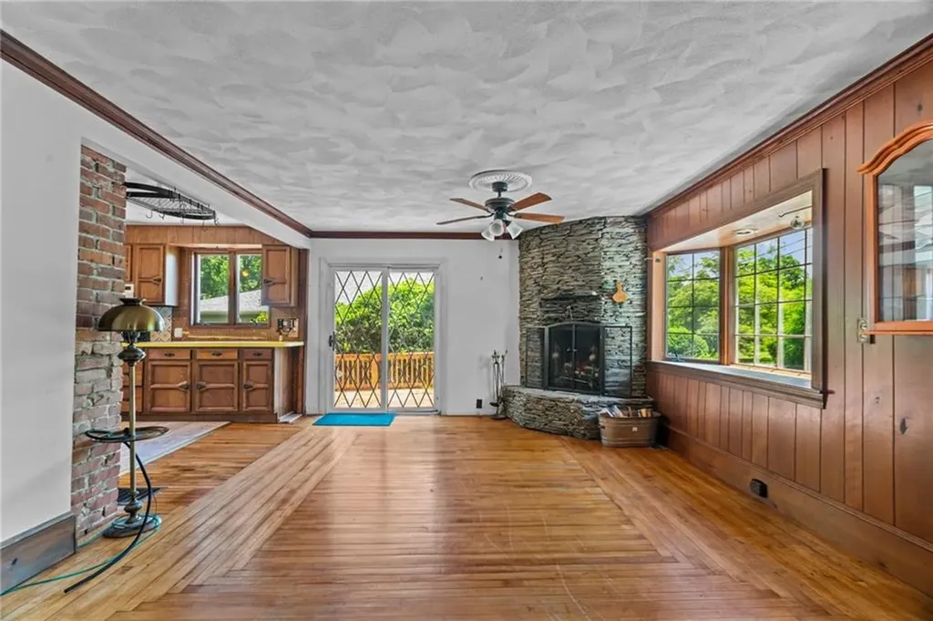16 Laurel Lane Warren RI 02885