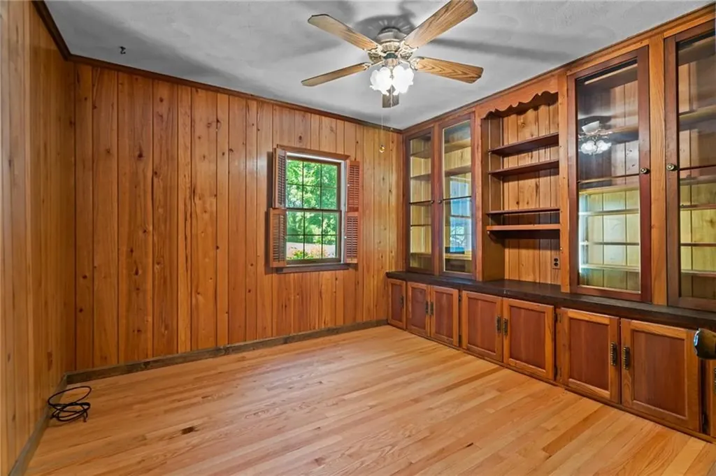 16 Laurel Lane Warren RI 02885