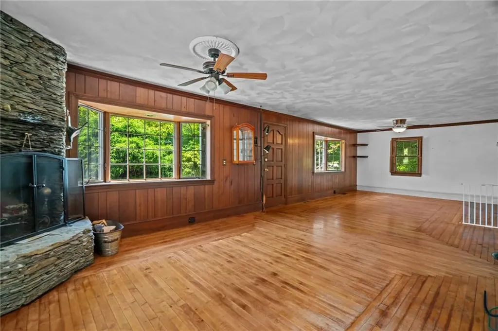 16 Laurel Lane Warren RI 02885