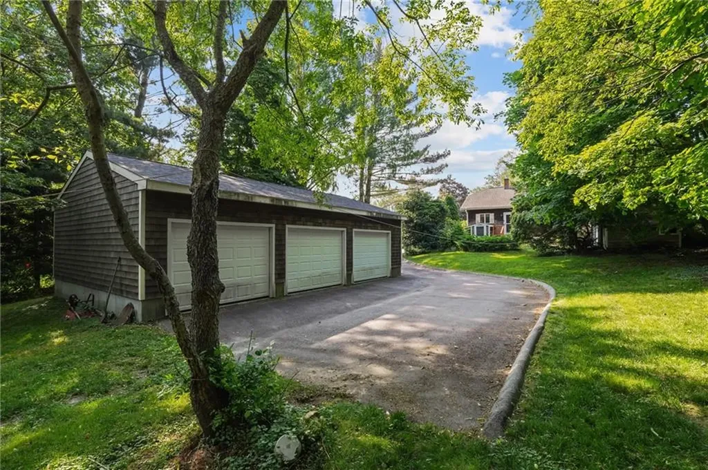 16 Laurel Lane Warren RI 02885