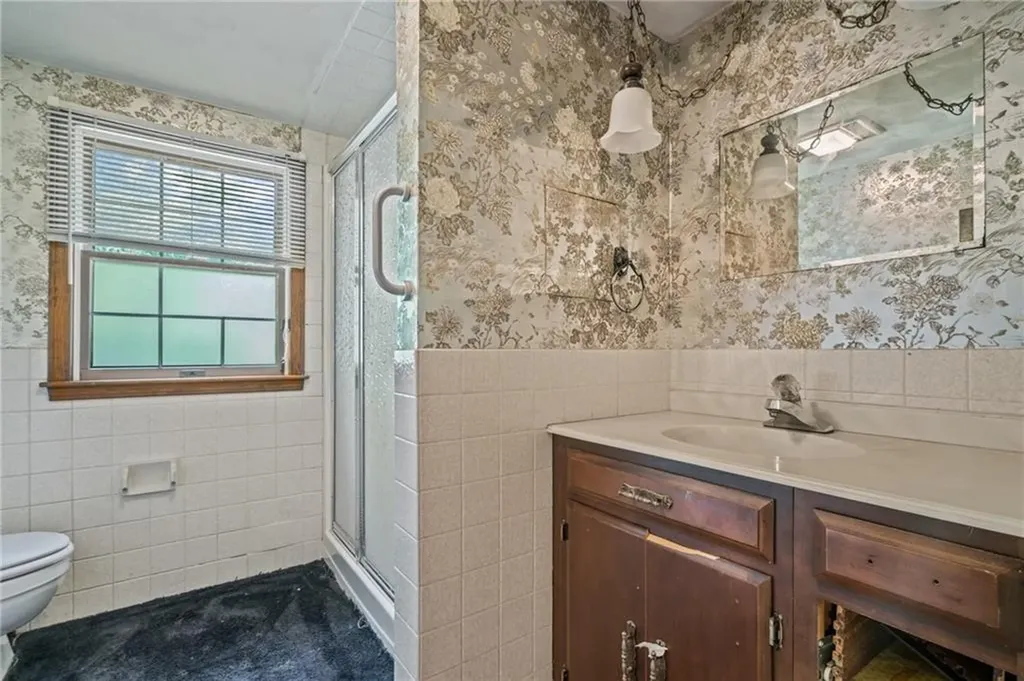 16 Laurel Lane Warren RI 02885
