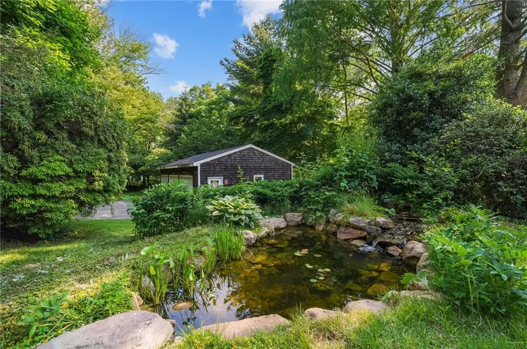 16 Laurel Lane Warren RI 02885