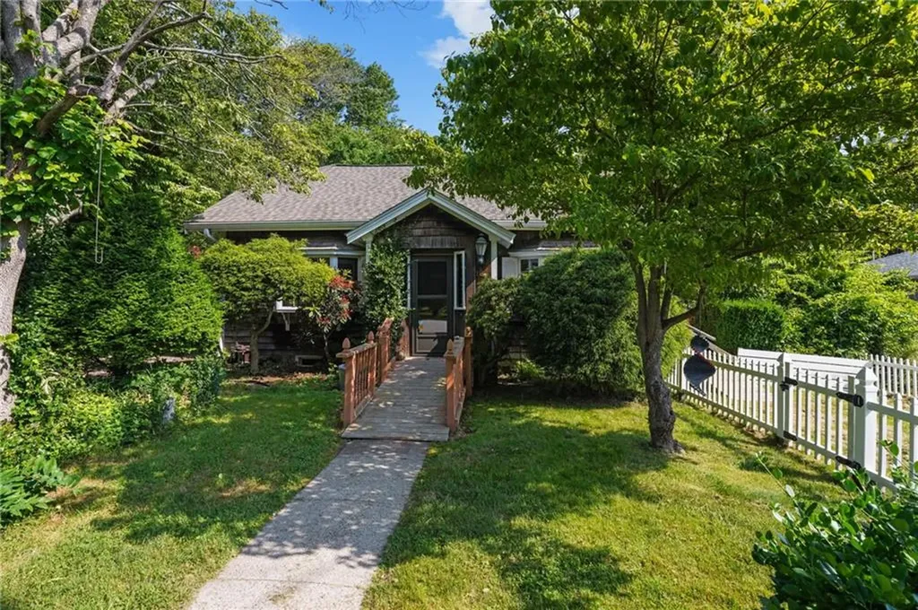 16 Laurel Lane Warren RI 02885