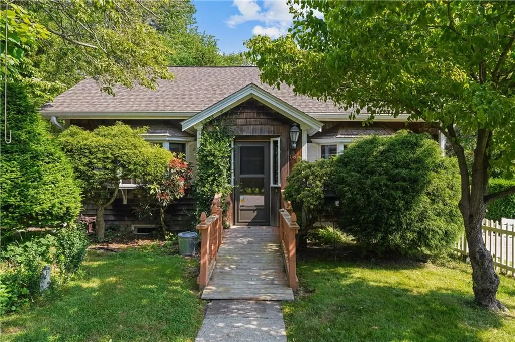 16 Laurel Lane Warren RI 02885