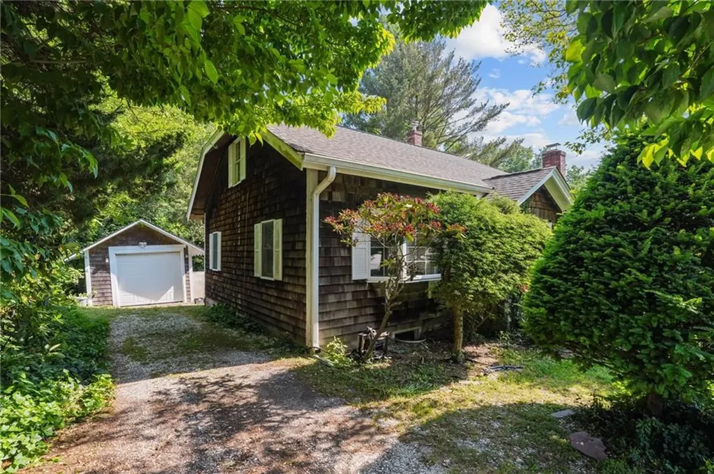 16 Laurel Lane Warren RI 02885