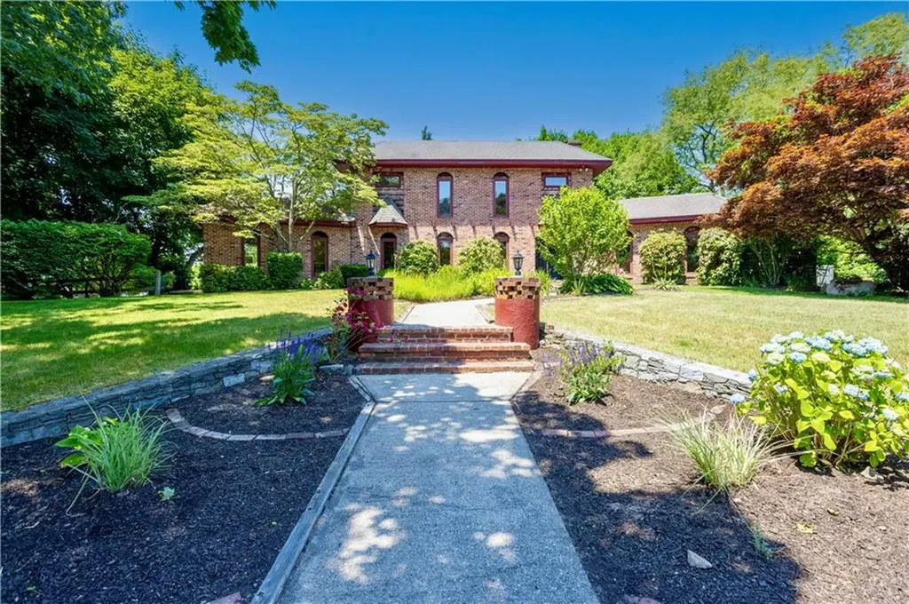 7 Fairview Circle Barrington RI 02806