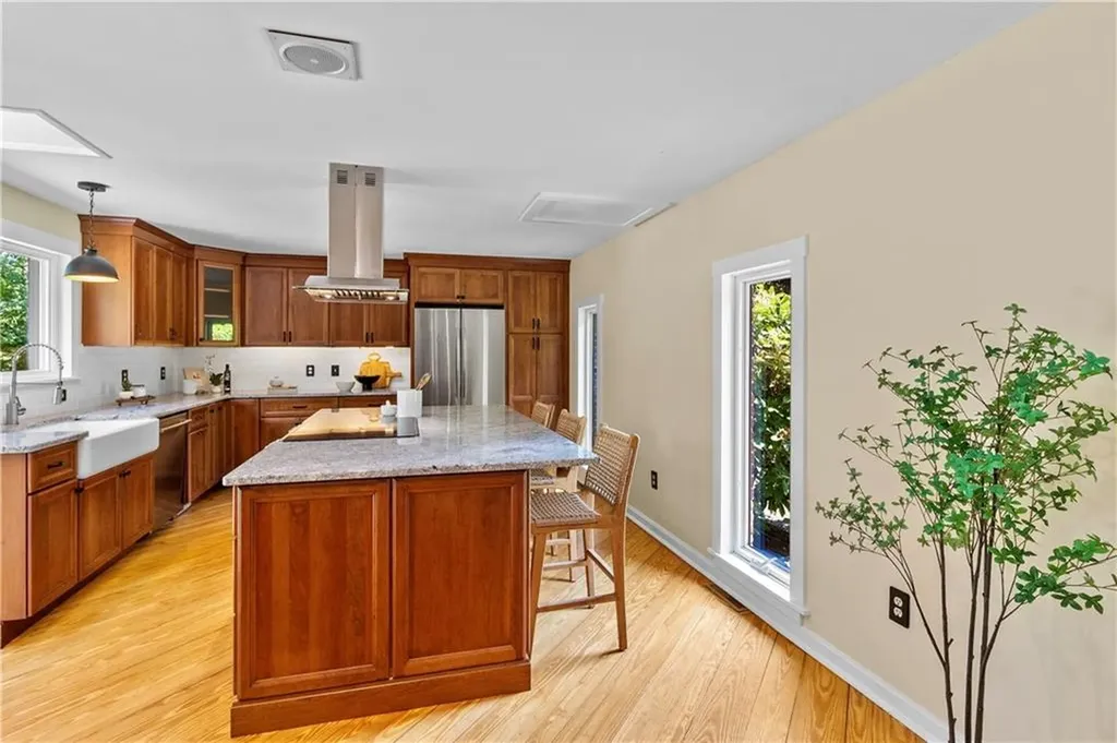 7 Fairview Circle Barrington RI 02806