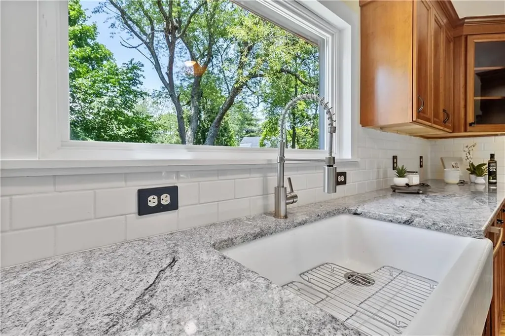 7 Fairview Circle Barrington RI 02806