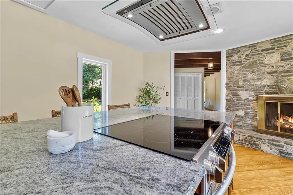 7 Fairview Circle Barrington RI 02806