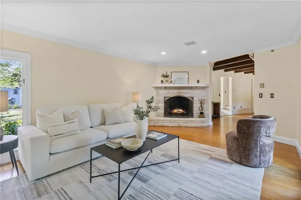 7 Fairview Circle Barrington RI 02806