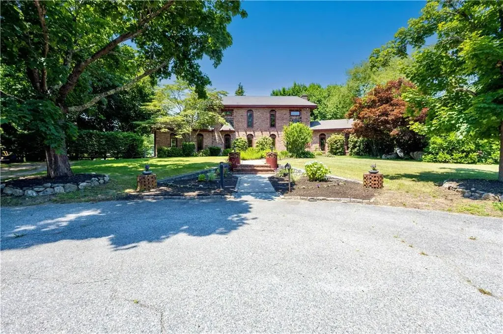 7 Fairview Circle Barrington RI 02806