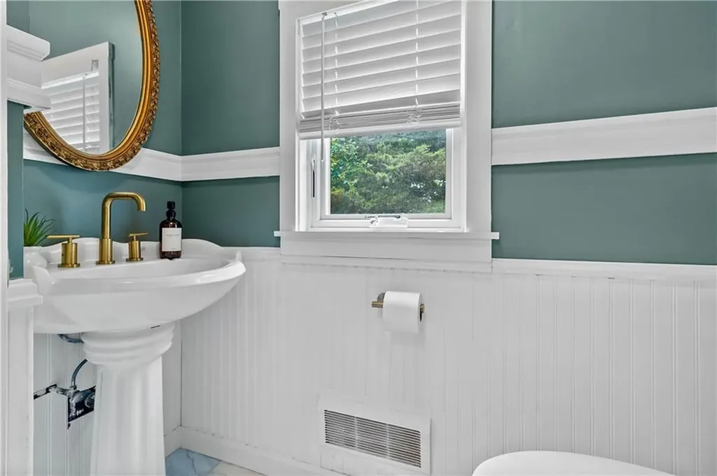 7 Fairview Circle Barrington RI 02806