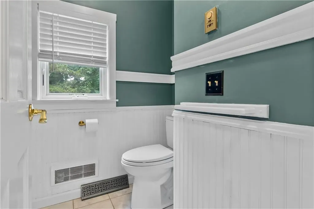 7 Fairview Circle Barrington RI 02806