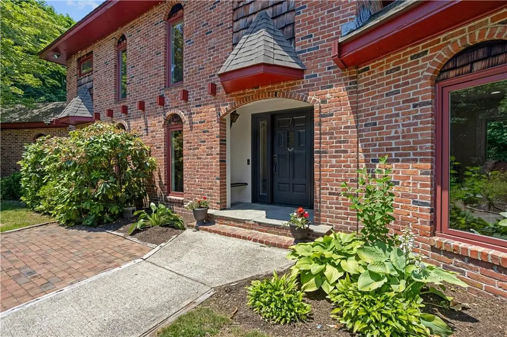 7 Fairview Circle Barrington RI 02806