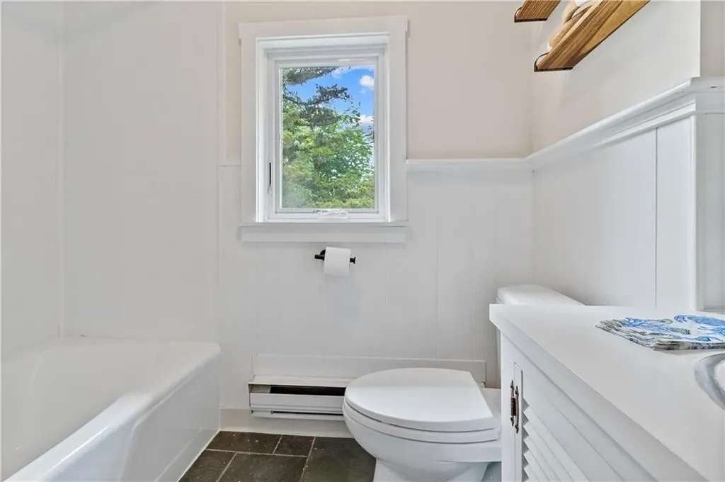7 Fairview Circle Barrington RI 02806