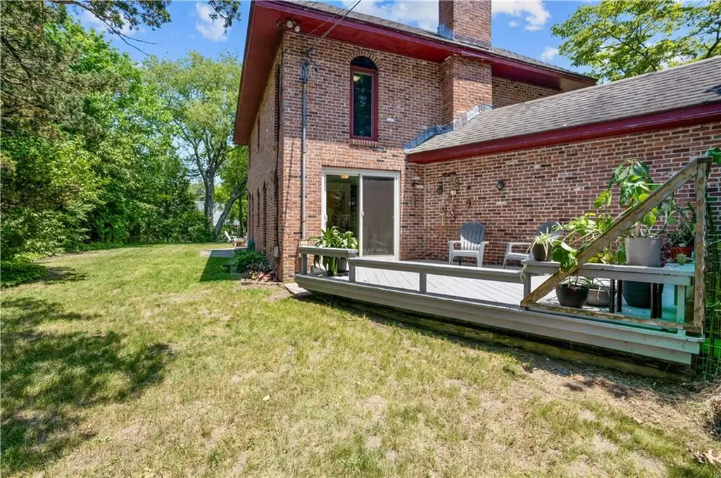7 Fairview Circle Barrington RI 02806