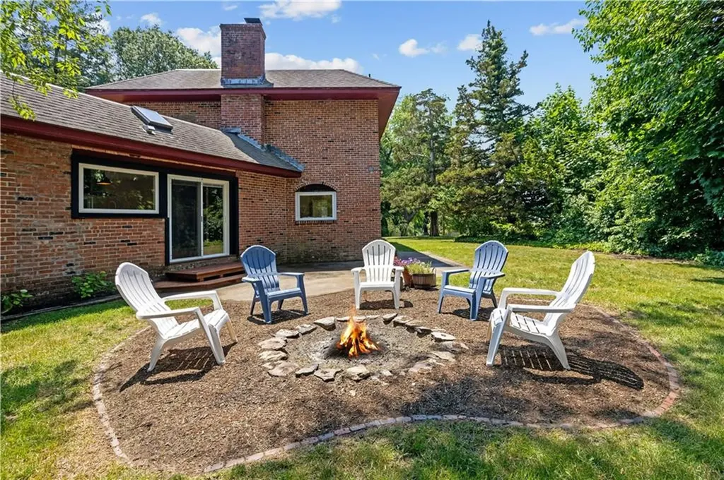 7 Fairview Circle Barrington RI 02806