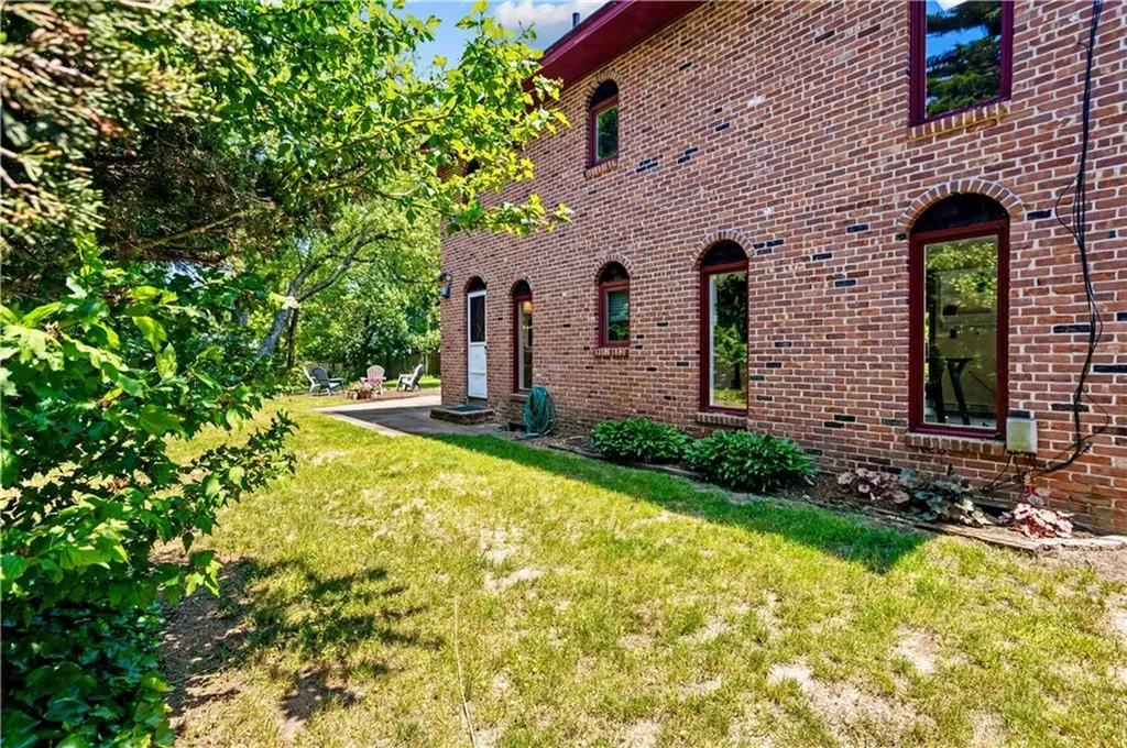7 Fairview Circle Barrington RI 02806