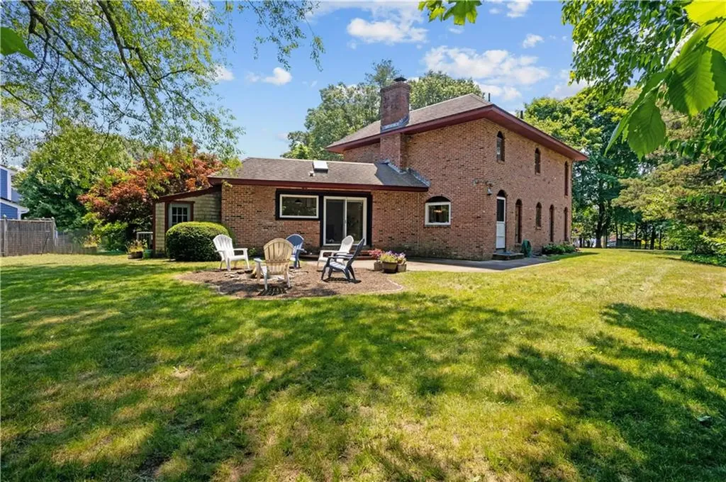 7 Fairview Circle Barrington RI 02806