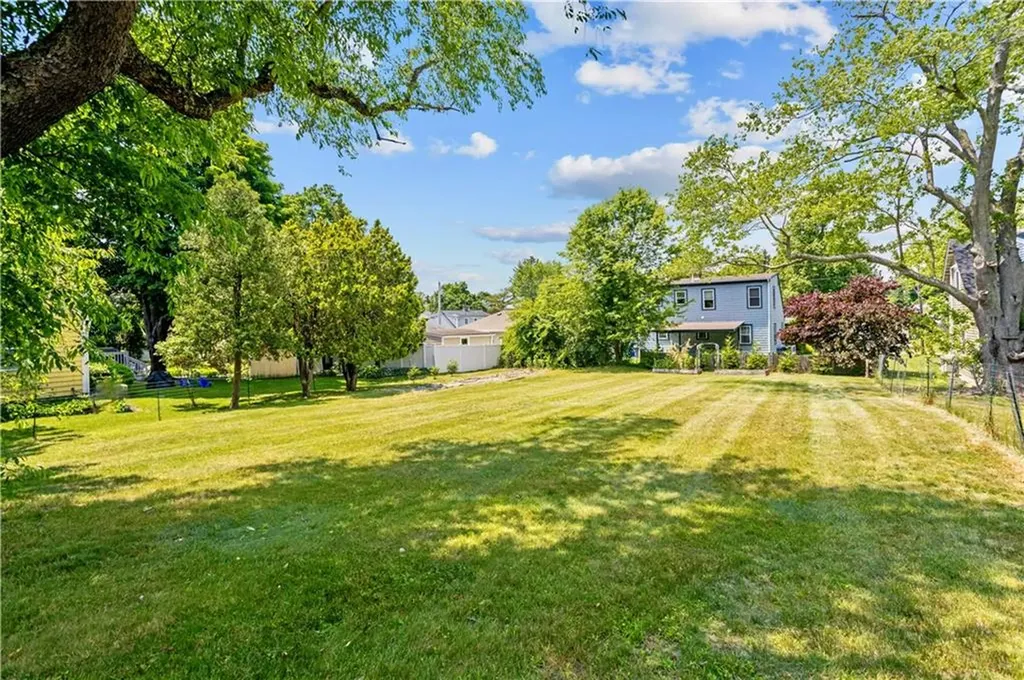 7 Fairview Circle Barrington RI 02806