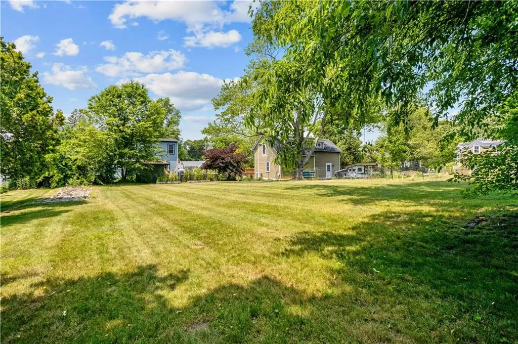 7 Fairview Circle Barrington RI 02806