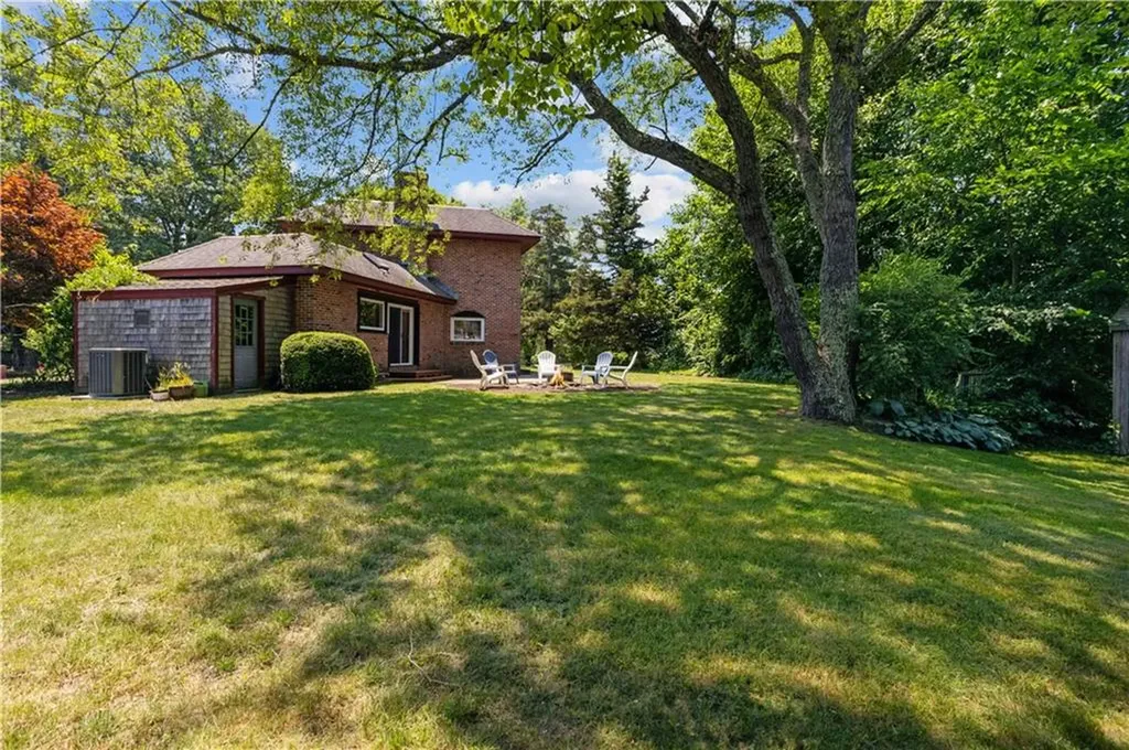 7 Fairview Circle Barrington RI 02806