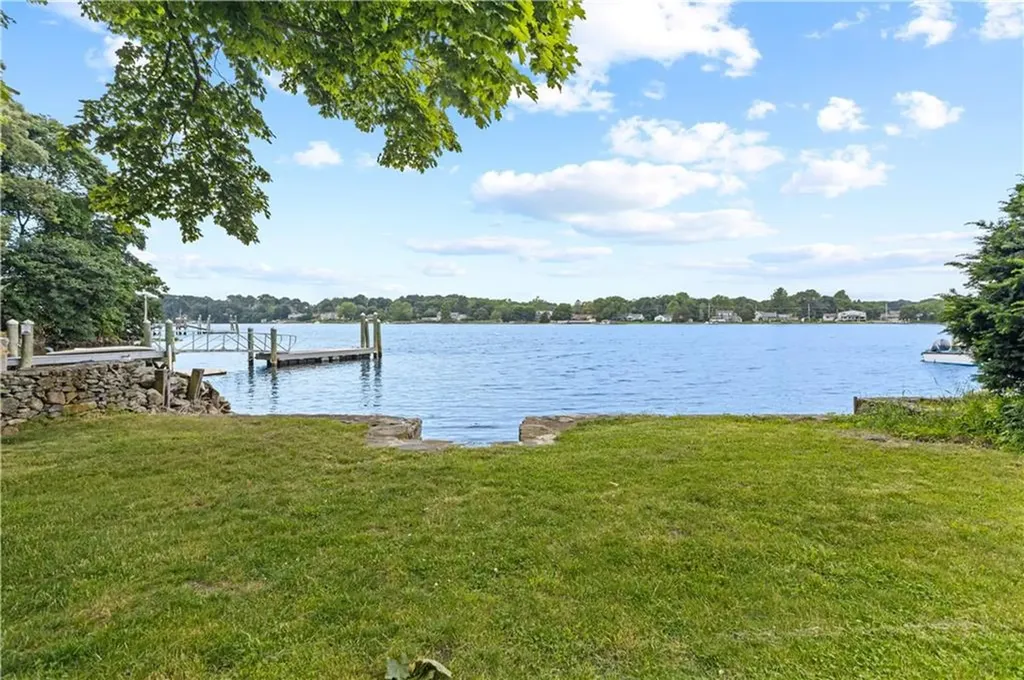 7 Fairview Circle Barrington RI 02806