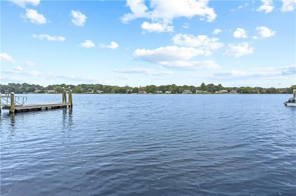 7 Fairview Circle Barrington RI 02806