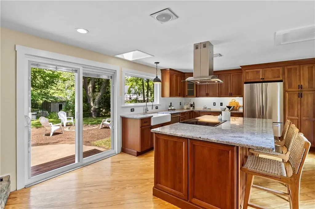 7 Fairview Circle Barrington RI 02806