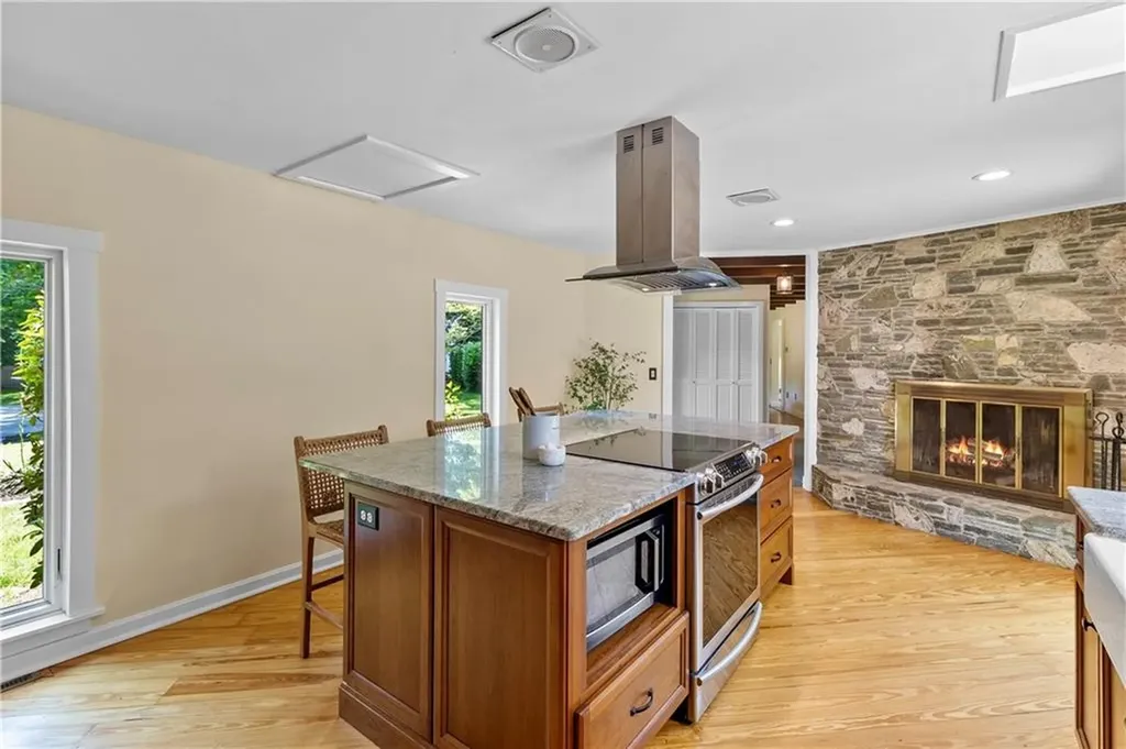 7 Fairview Circle Barrington RI 02806