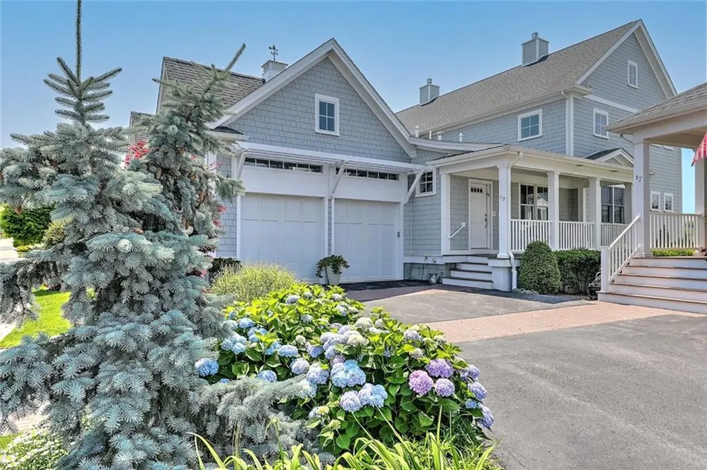 19 Kettle Point Avenue East Providence RI 02914