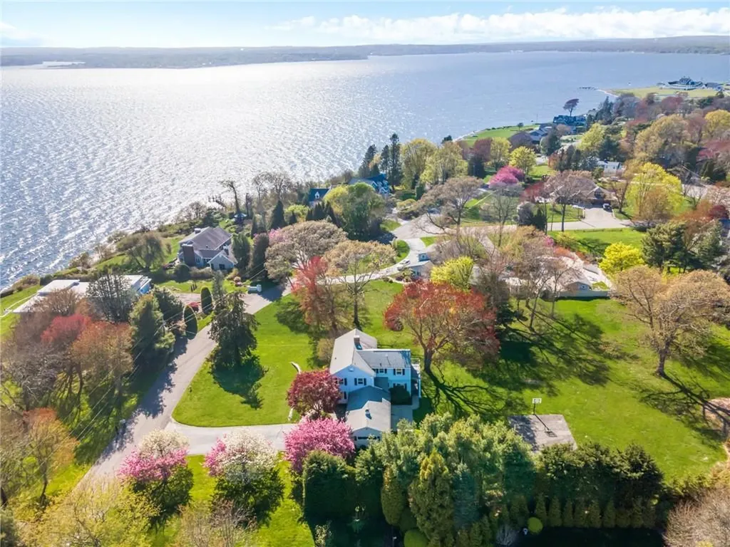 63 Briarcliff Avenue Warwick RI 02889
