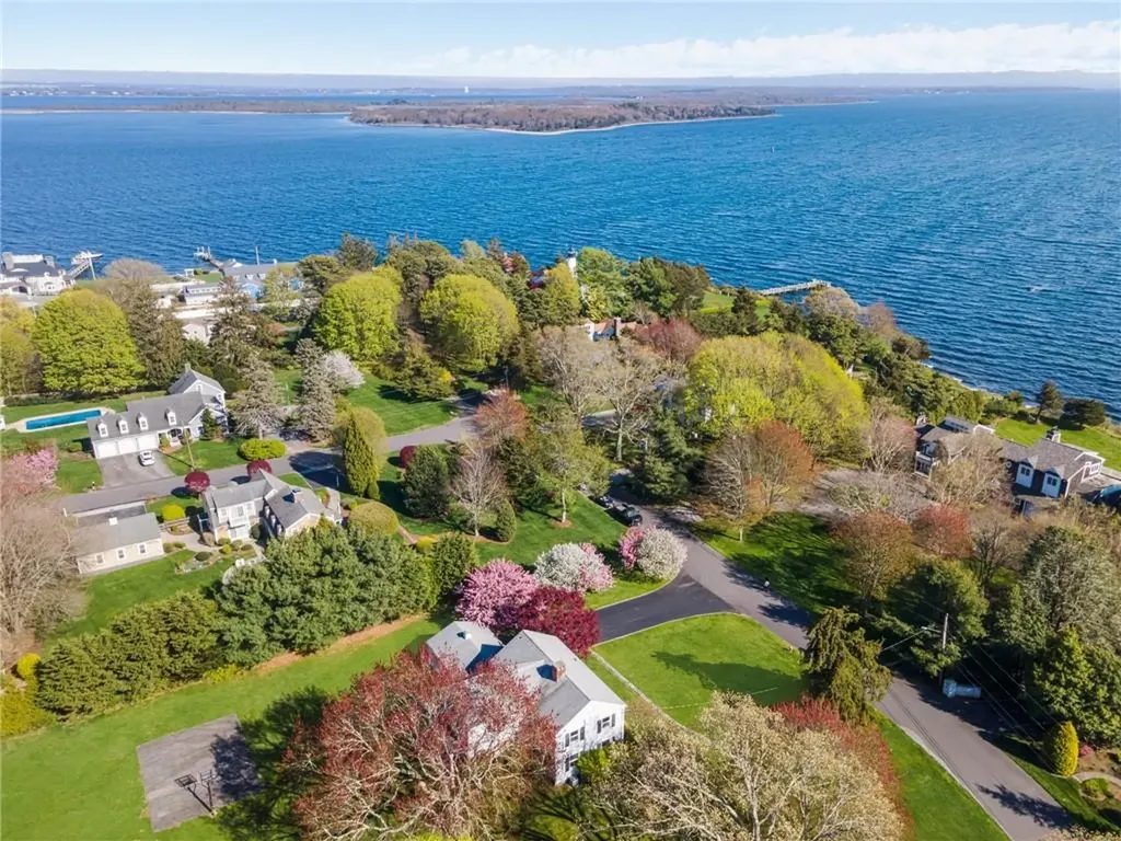 63 Briarcliff Avenue Warwick RI 02889