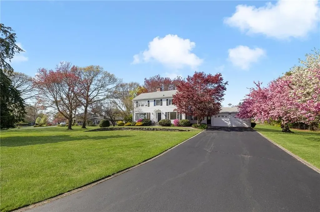 63 Briarcliff Avenue Warwick RI 02889
