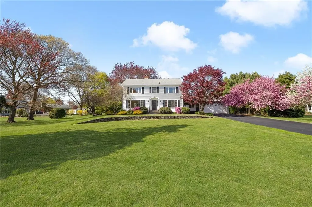 63 Briarcliff Avenue Warwick RI 02889
