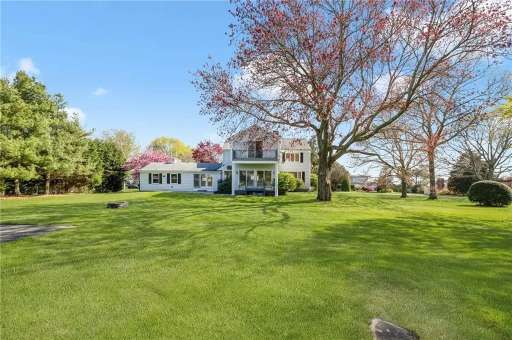 63 Briarcliff Avenue Warwick RI 02889