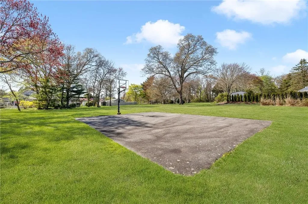 63 Briarcliff Avenue Warwick RI 02889