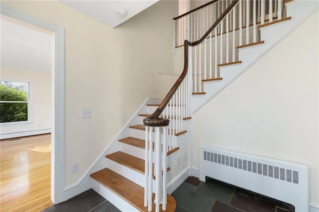 63 Briarcliff Avenue Warwick RI 02889