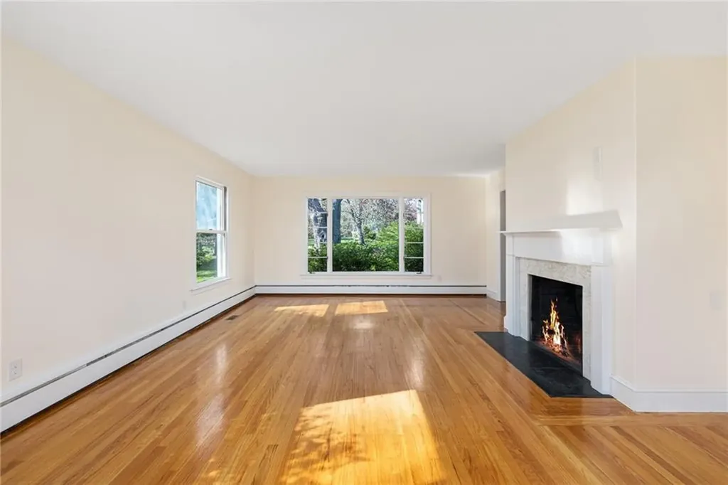63 Briarcliff Avenue Warwick RI 02889