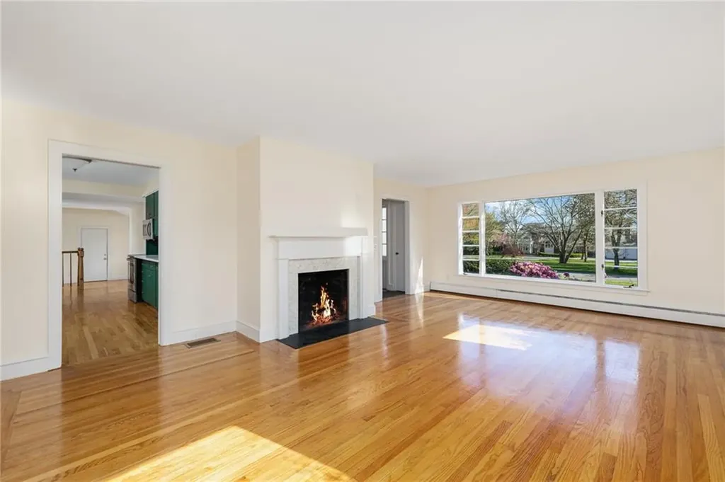 63 Briarcliff Avenue Warwick RI 02889