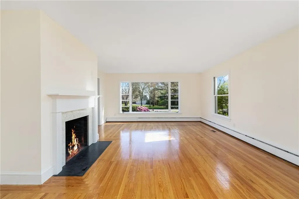 63 Briarcliff Avenue Warwick RI 02889