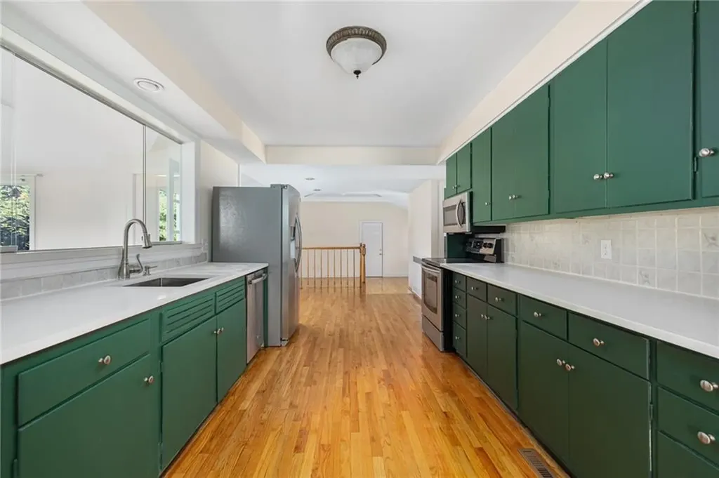 63 Briarcliff Avenue Warwick RI 02889