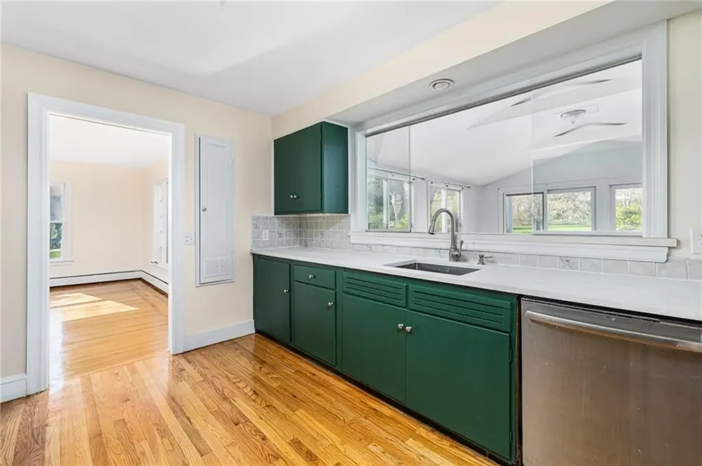 63 Briarcliff Avenue Warwick RI 02889
