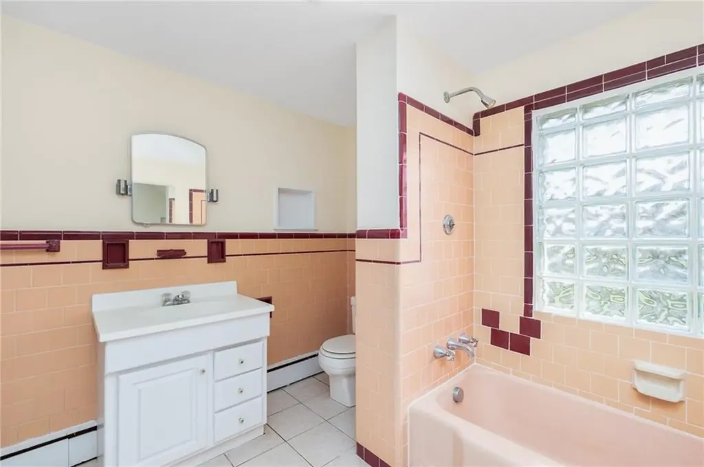 63 Briarcliff Avenue Warwick RI 02889