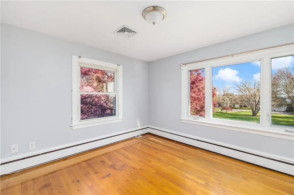 63 Briarcliff Avenue Warwick RI 02889