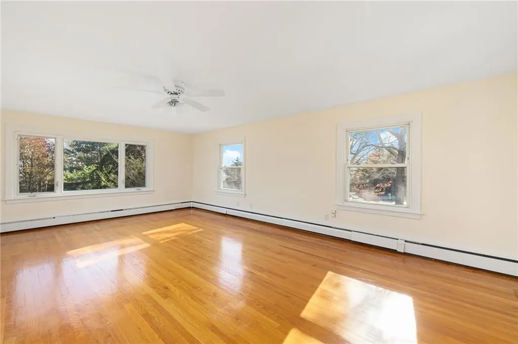 63 Briarcliff Avenue Warwick RI 02889