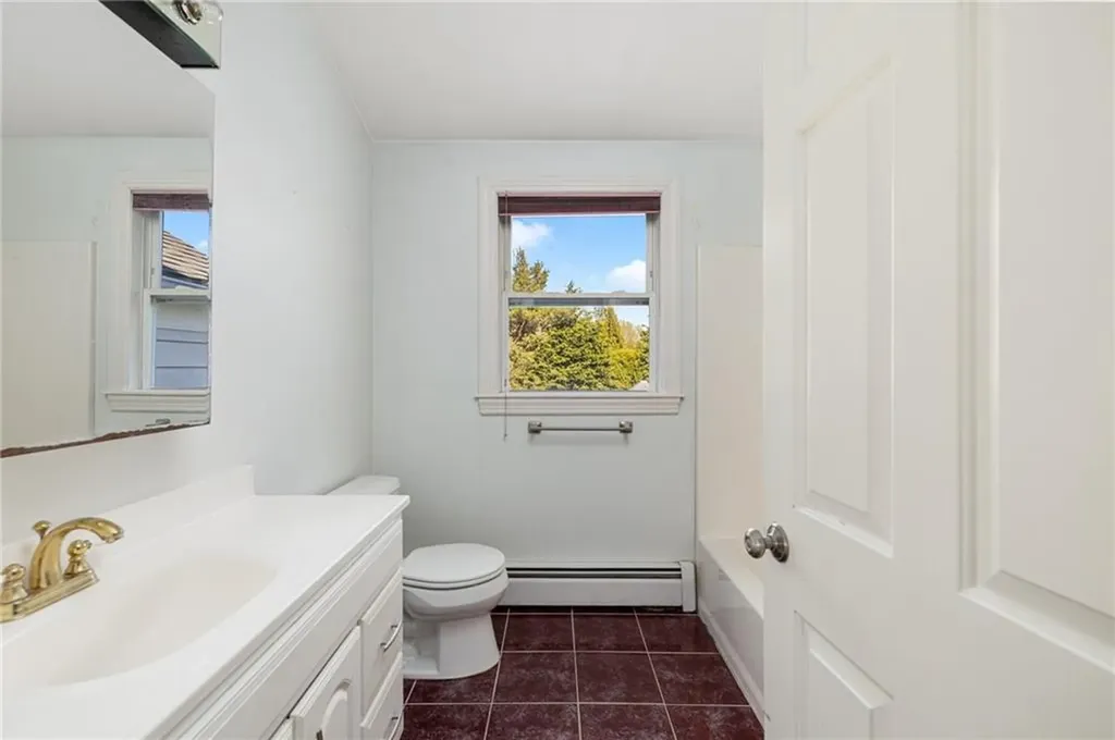 63 Briarcliff Avenue Warwick RI 02889