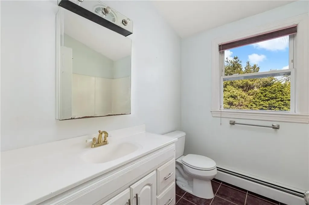 63 Briarcliff Avenue Warwick RI 02889